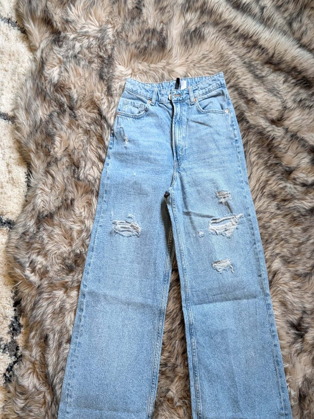 H&M Divided Wide Leg Jeans Slightly Distressed Light Wash Size 4